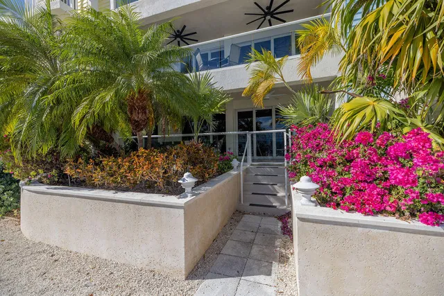 $2,250,000 | 97501 Overseas Highway, Unit 116 & 40' BOAT SLIP, Key Largo, FL 33037