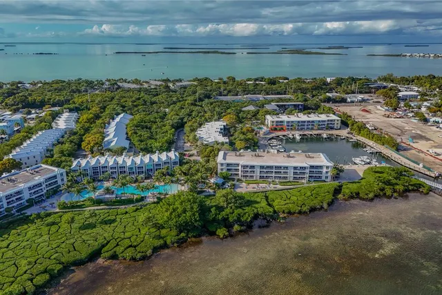$2,250,000 | 97501 Overseas Highway, Unit 116 & 40' BOAT SLIP, Key Largo, FL 33037
