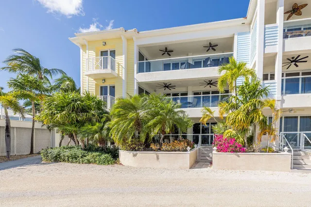 $2,250,000 | 97501 Overseas Highway, Unit 116 & 40' BOAT SLIP, Key Largo, FL 33037
