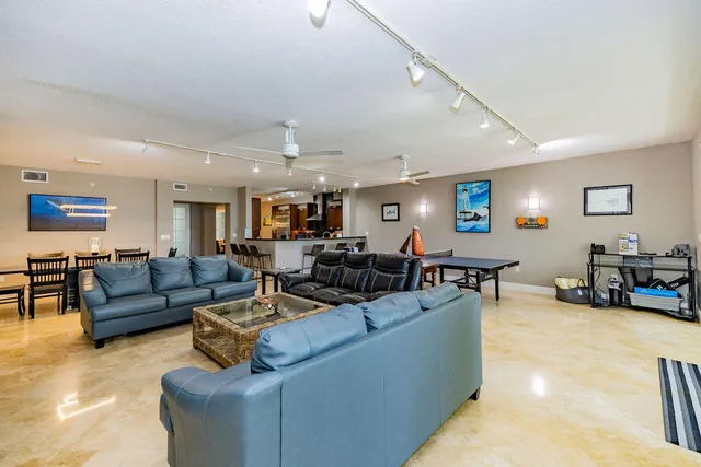 $2,250,000 | 97501 Overseas Highway, Unit 116 & 40' BOAT SLIP, Key Largo, FL 33037