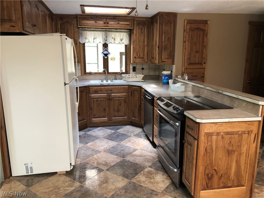 6079 Azalea Road Southwest Bowerston, OH 44695 - Photo 8 of 17