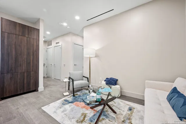$3,500 | 123 Lexington Avenue, Unit 1308, San Antonio, TX 78205