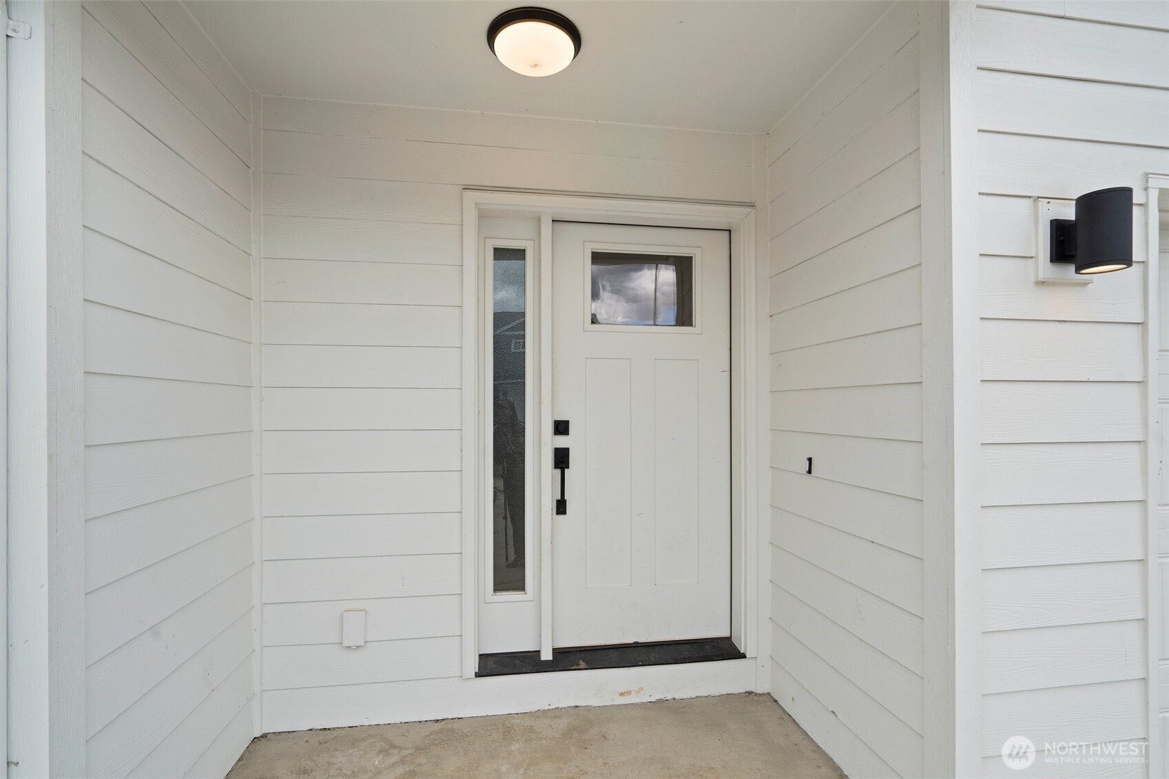 1013 Peach Road, Unit A & B Winlock, WA 98596 - Photo 2 of 30 a view of a bathroom
