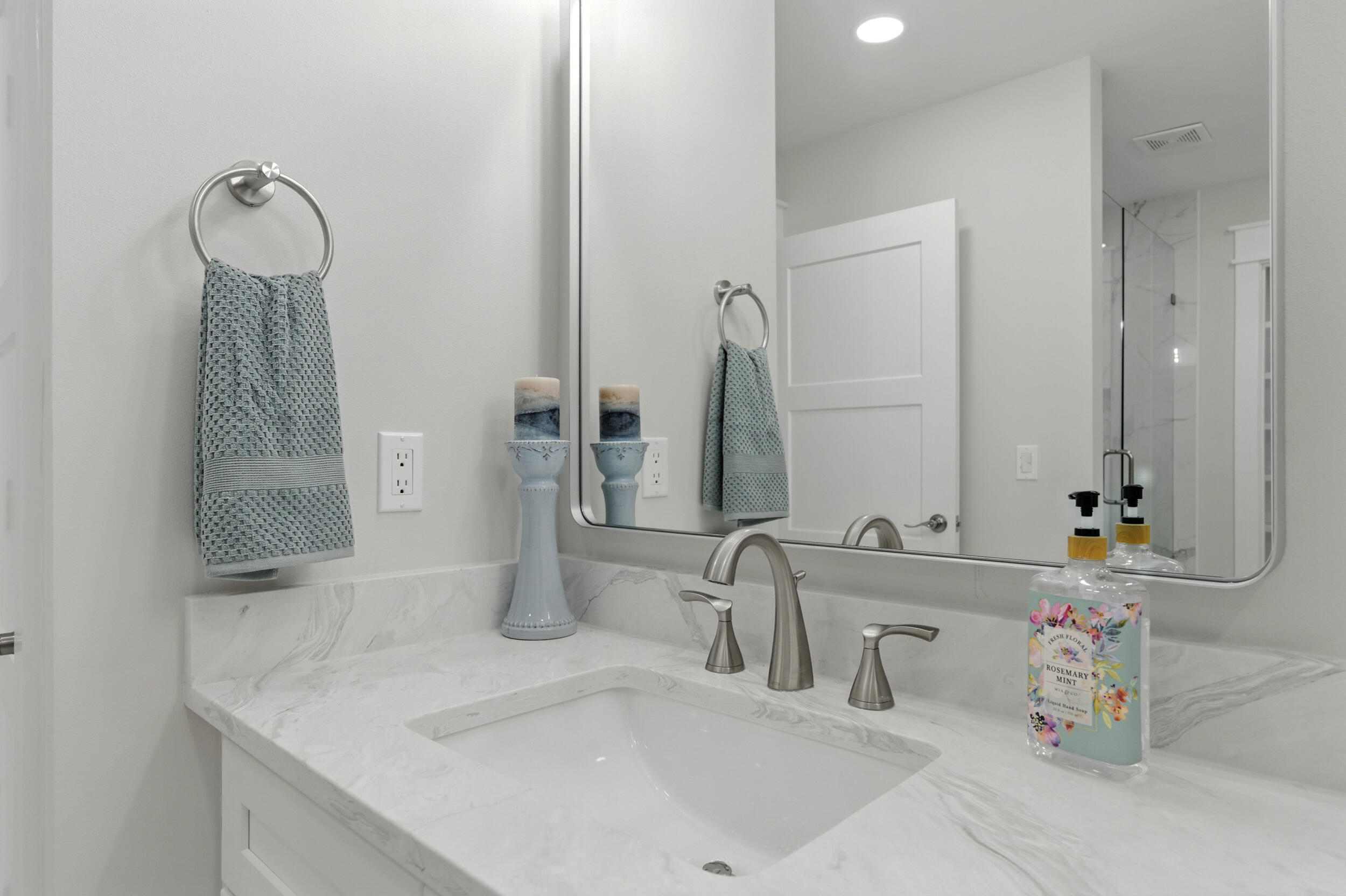172 Frazier Road DeFuniak Springs, FL 32433 - Photo 43 of 78 a bathroom with a sink and a mirror