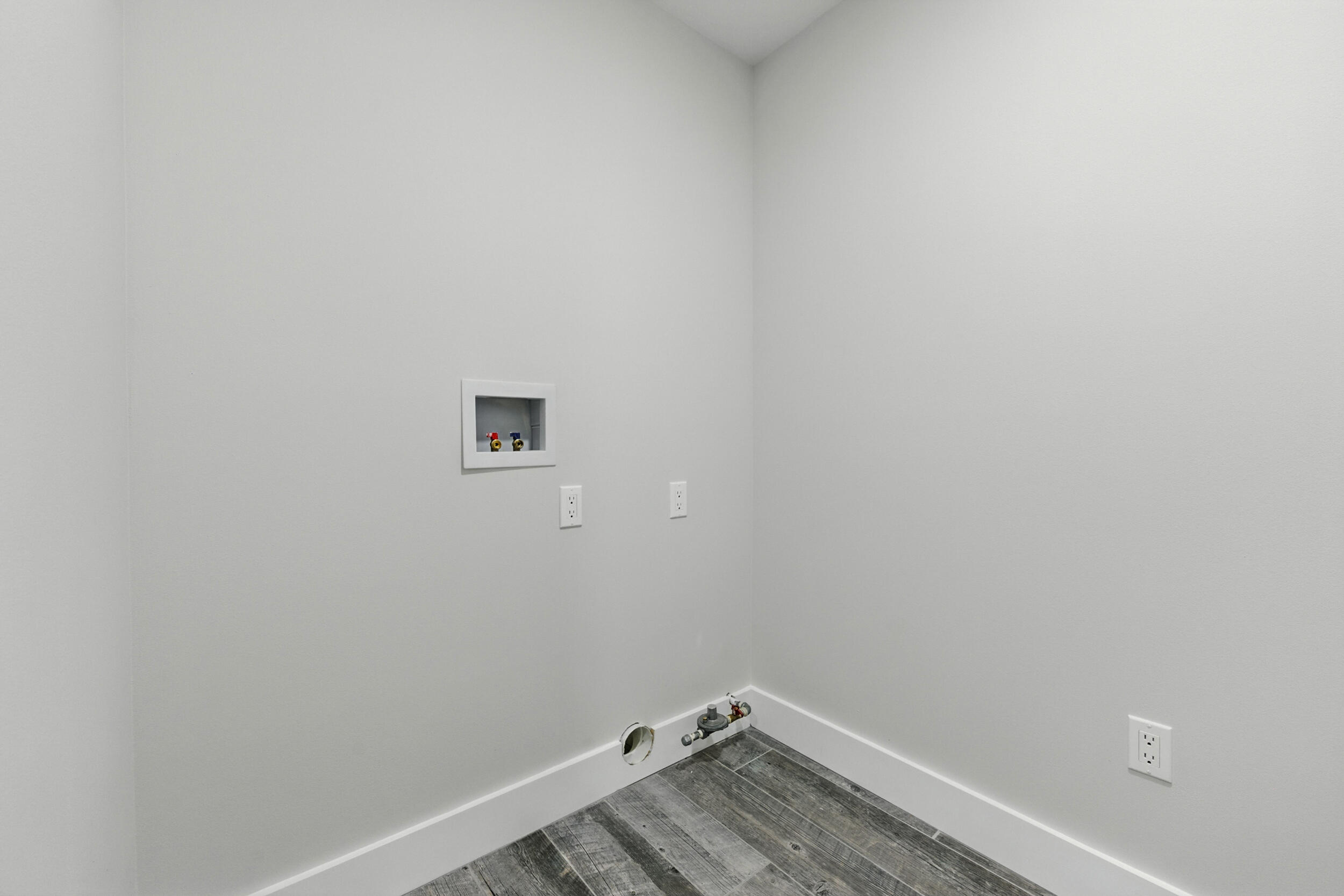 172 Frazier Road DeFuniak Springs, FL 32433 - Photo 47 of 78 a view of a small space