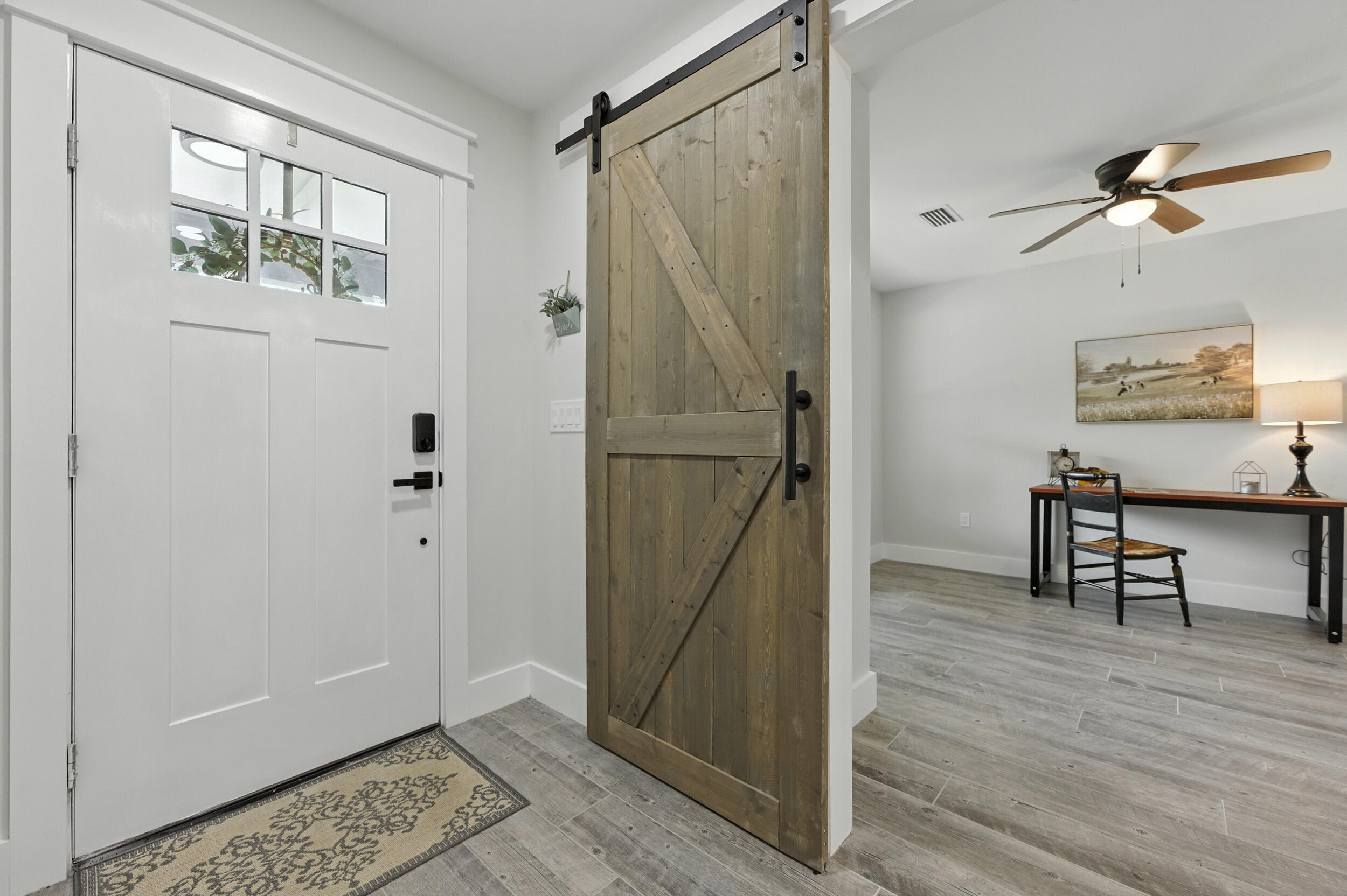 172 Frazier Road DeFuniak Springs, FL 32433 - Photo 9 of 78 a view of a hallway with interior of the house