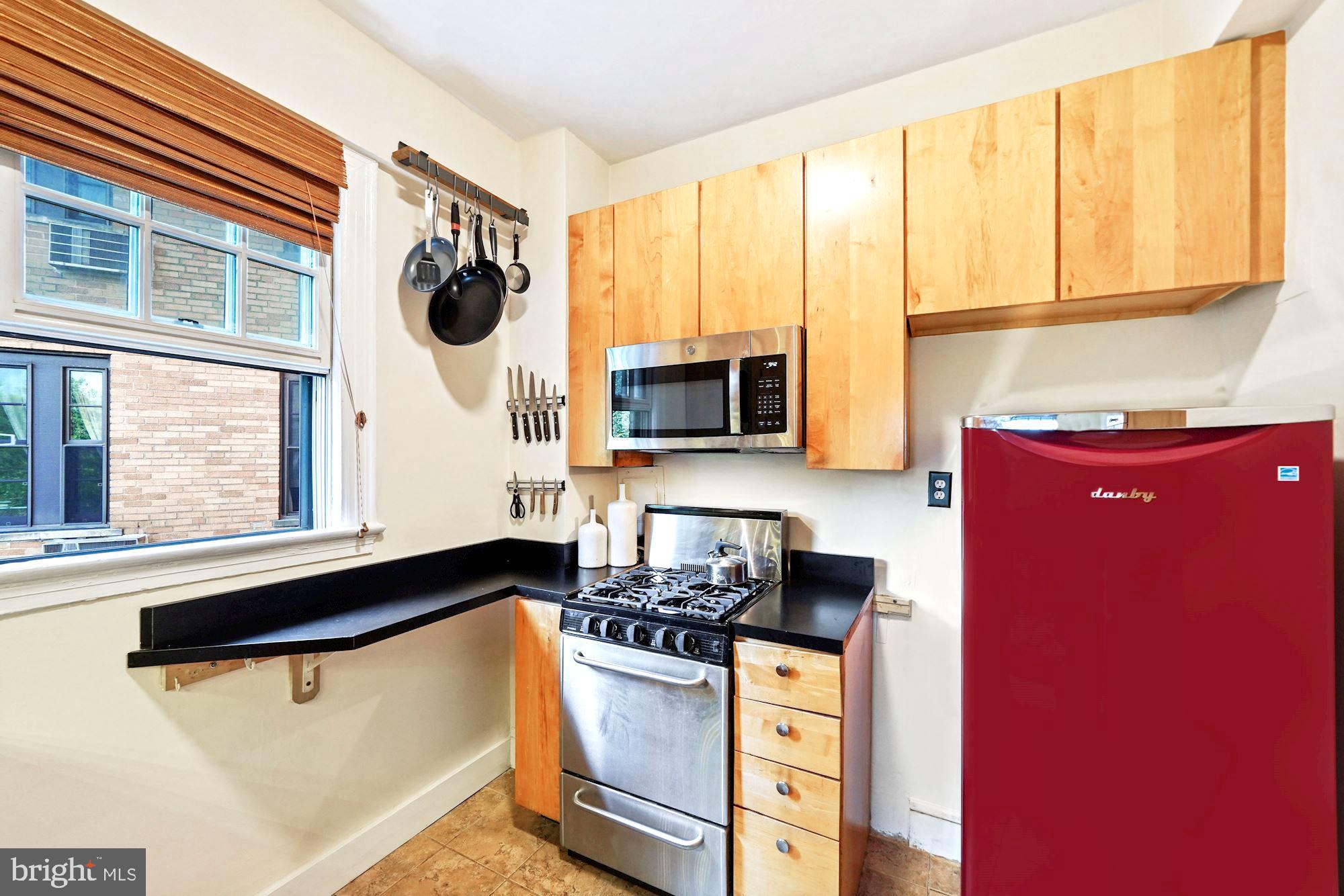 2032 Belmont Road Northwest, Unit 407 Washington, DC 20009 - Photo 8 of 19 Kitchen with gas range