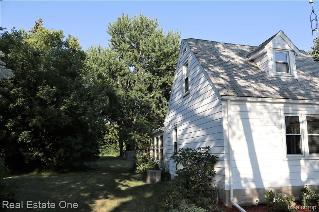 2395 Howe Road Burton, MI 48519 - Photo 31 of 34 IMG_6086 (2).JPG