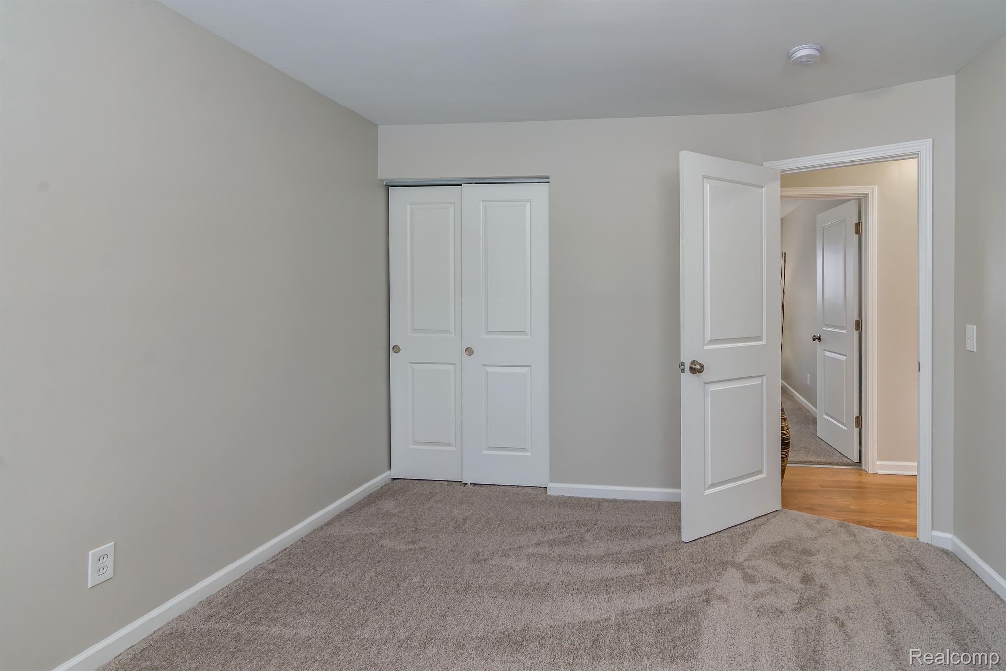9846 Merriman Road Livonia, MI 48150 - Photo 14 of 27 Gallery Image 14