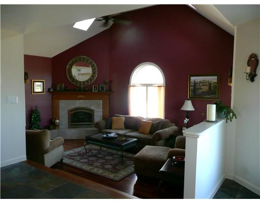 15 Painter Road Westerly, RI 02891 - Photo 3 of 7 Den/Family/Great Room.