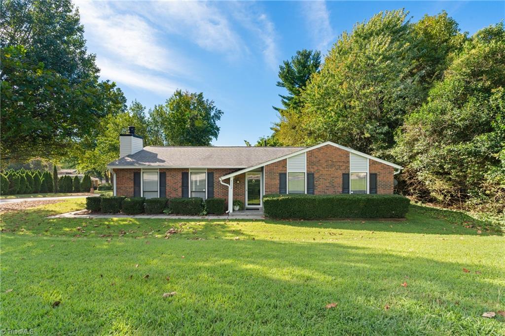 4332 Lake Jeanette Road Greensboro, NC 27455 - Photo 2 of 46