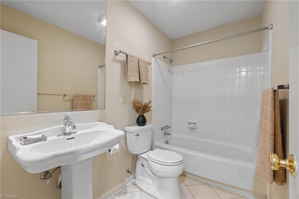 4332 Lake Jeanette Road Greensboro, NC 27455 - Photo 23 of 46