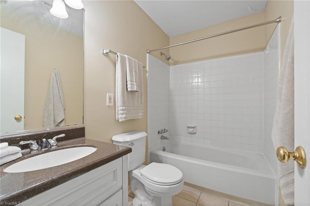 4332 Lake Jeanette Road Greensboro, NC 27455 - Photo 27 of 46
