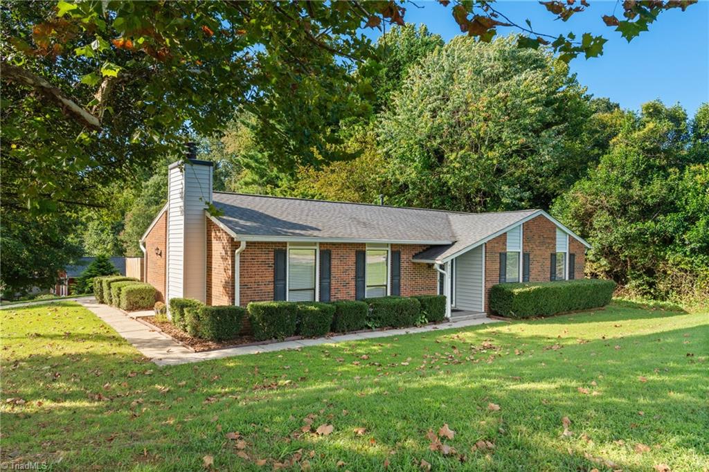 4332 Lake Jeanette Road Greensboro, NC 27455 - Photo 5 of 46