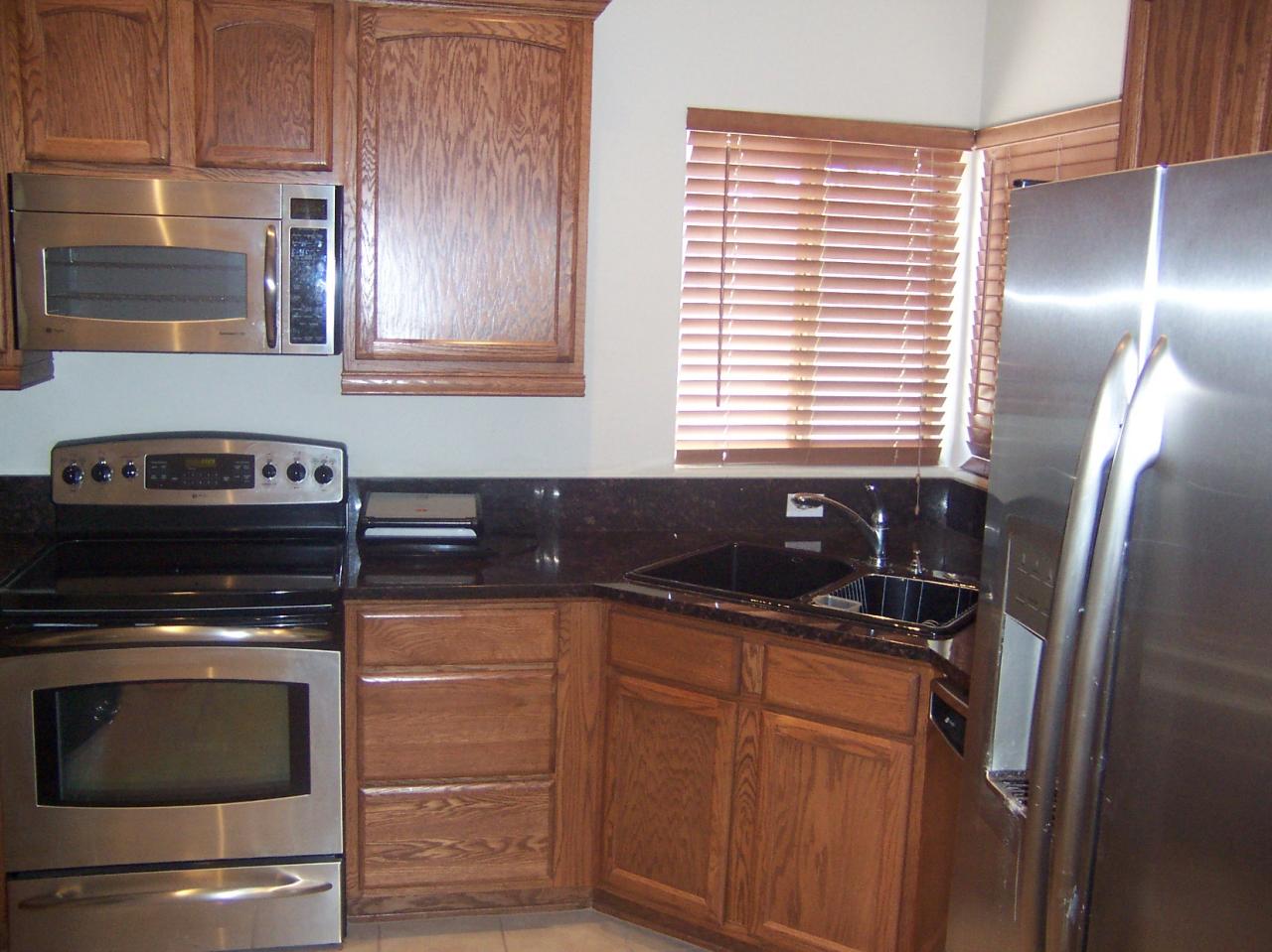 3935 East Rough Rider Road, Unit 1072 Phoenix, AZ 85050 - Photo 5 of 8 kitchen