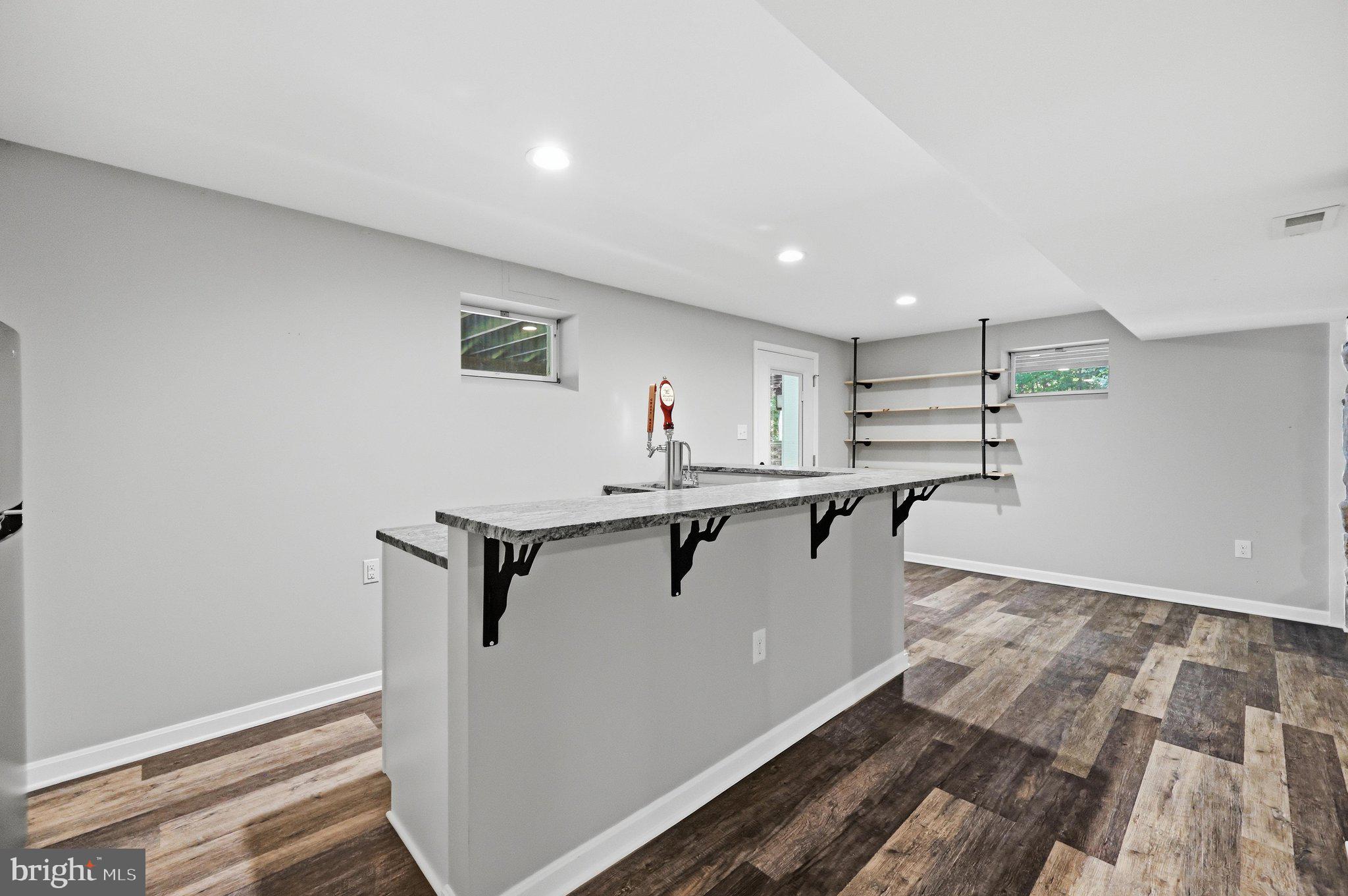 11441 Pleasant Valley Road Smithsburg, MD 21783 - Photo 42 of 66 Bar