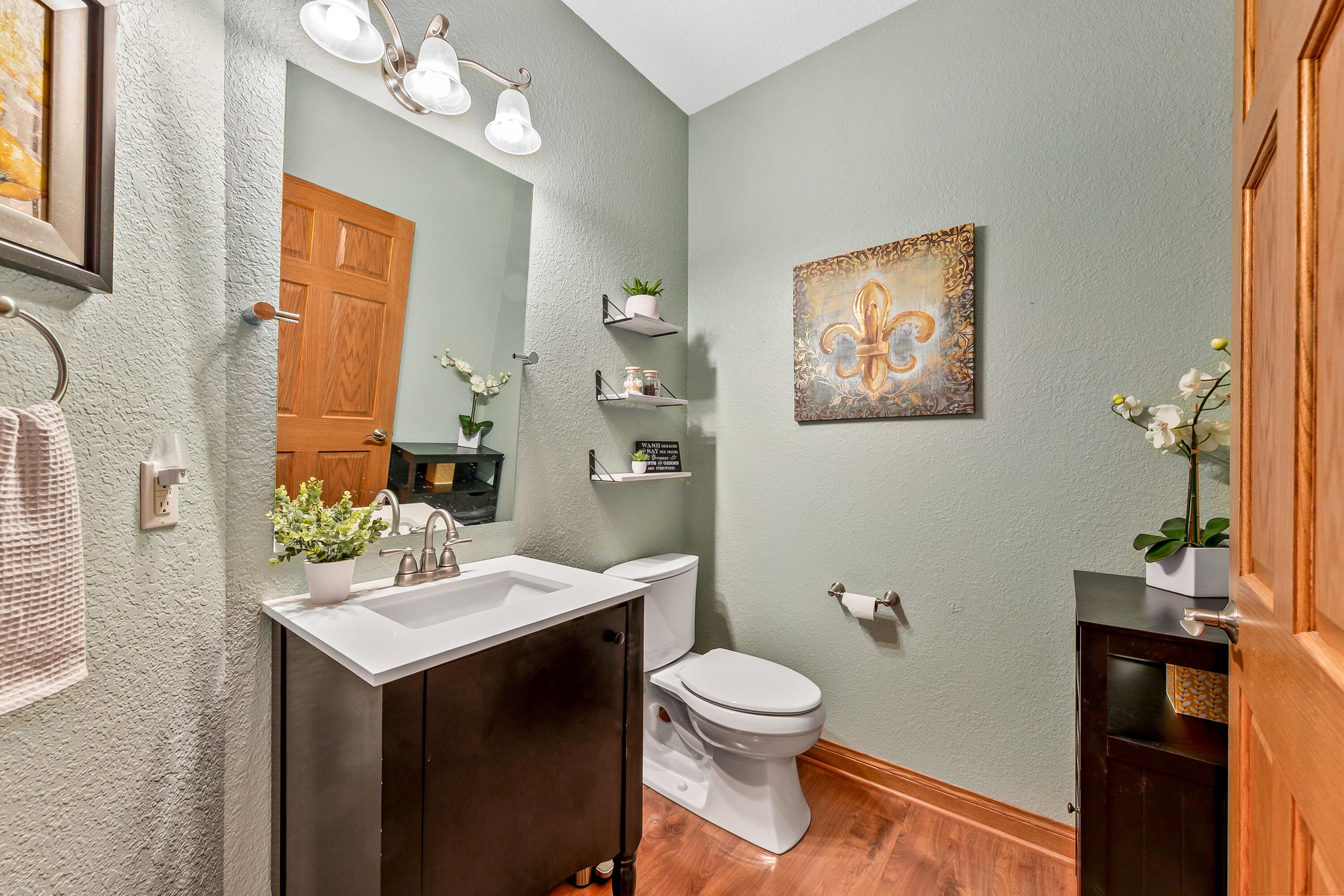 S62W28195 Ridge Valley Road Genesee, WI 53189 - Photo 25 of 68 Main Level- Half Bath