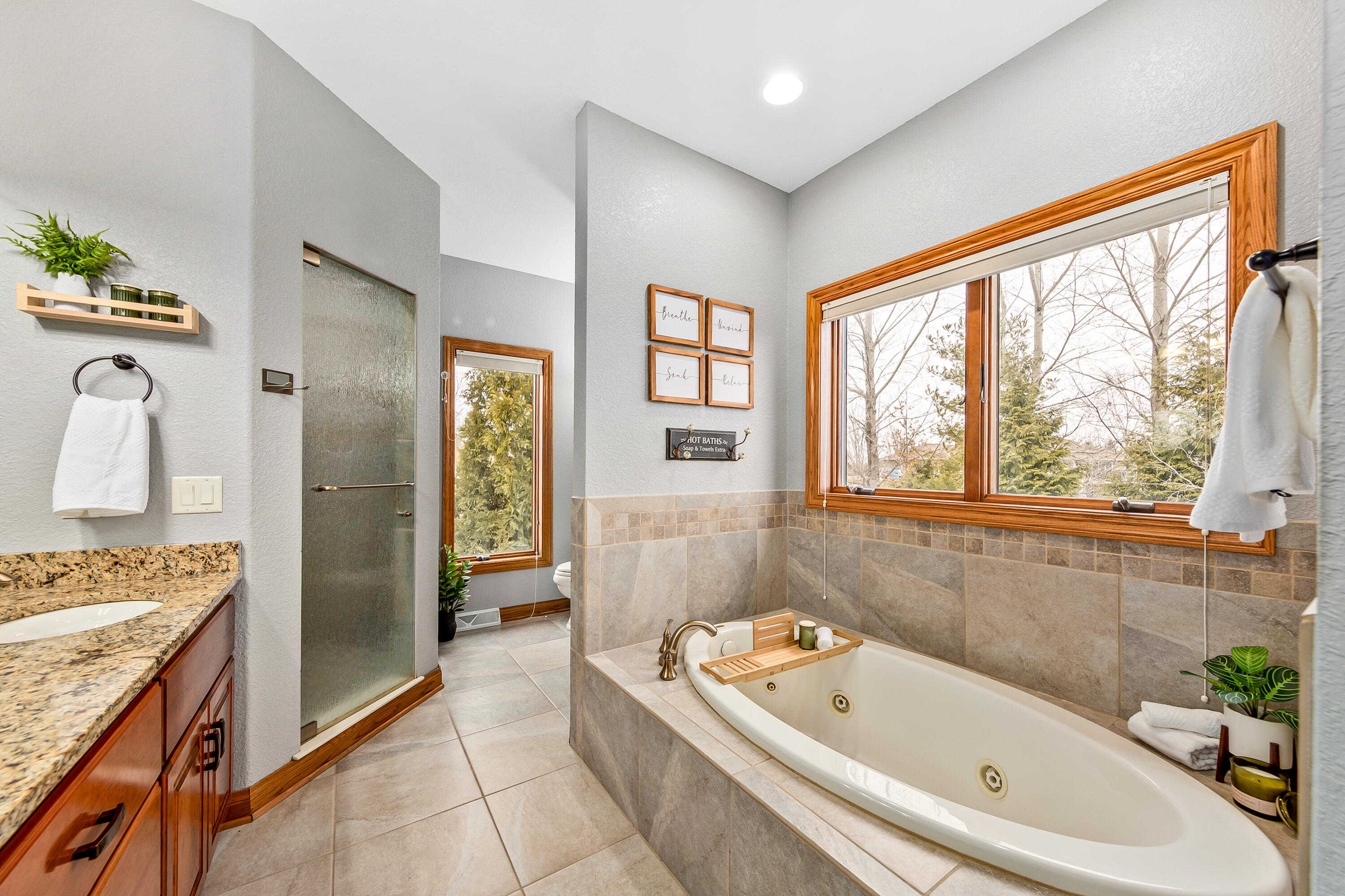 S62W28195 Ridge Valley Road Genesee, WI 53189 - Photo 32 of 68 Primary Suite Bathroom