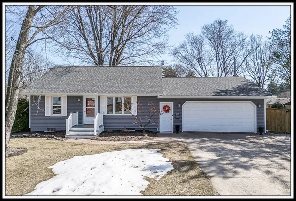 $249,900 | 1406 Lawrence Street, New London, WI 54961