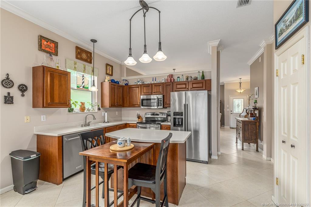 2587 Southeast Springtree Place Stuart, FL 34997 - Photo 7 of 28