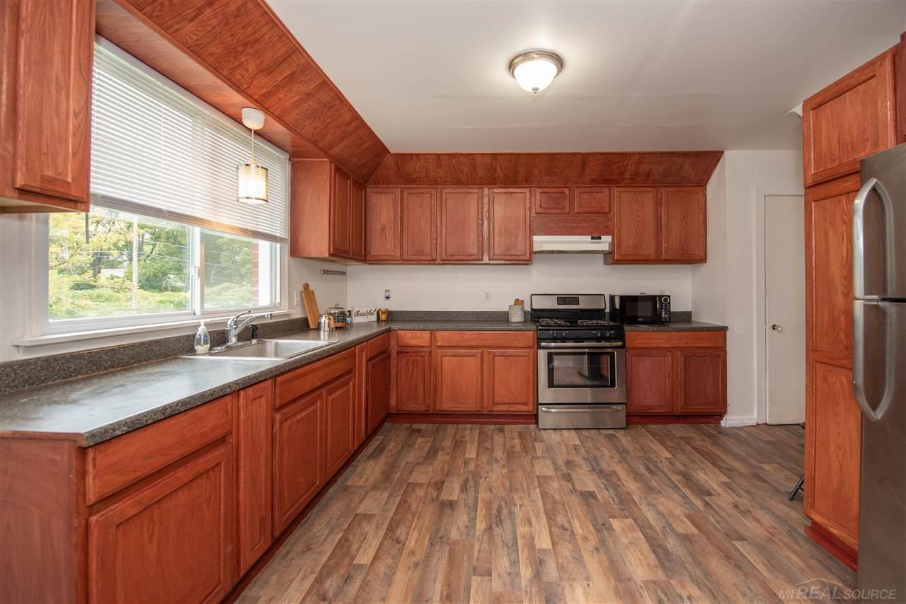 21175 Behrendt Avenue Warren, MI 48091 - Photo 10 of 37