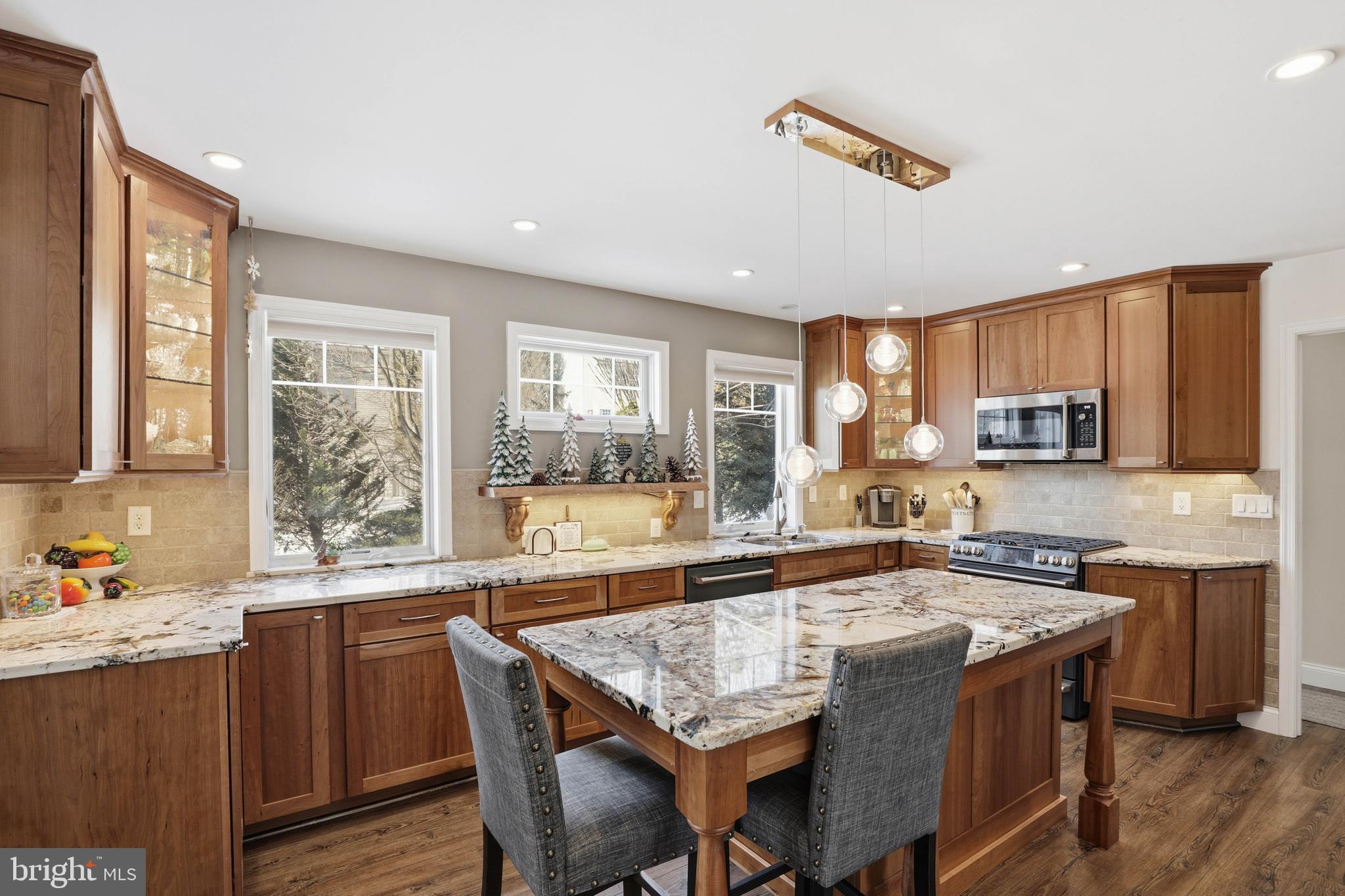 320 North New Street Lititz, PA 17543 - Photo 4 of 45 Kitchen with island