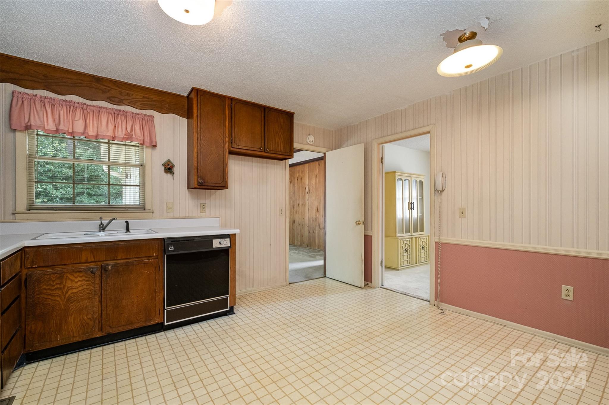 1444 Sansberry Road Charlotte, NC 28262 - Photo 15 of 36 Gallery Image 15
