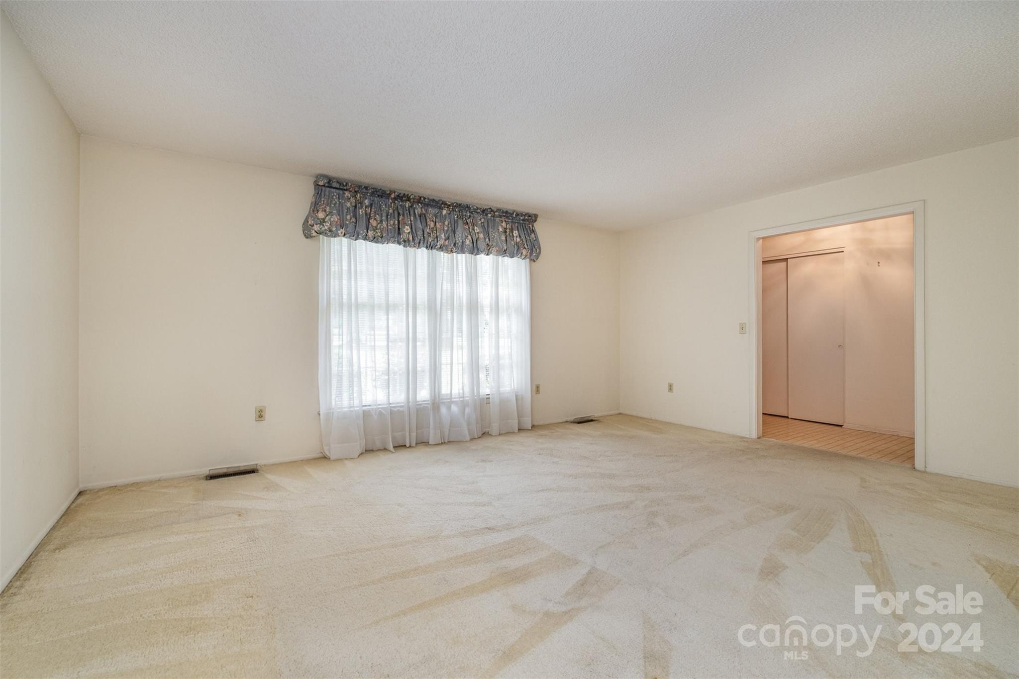 1444 Sansberry Road Charlotte, NC 28262 - Photo 6 of 36 Gallery Image 6