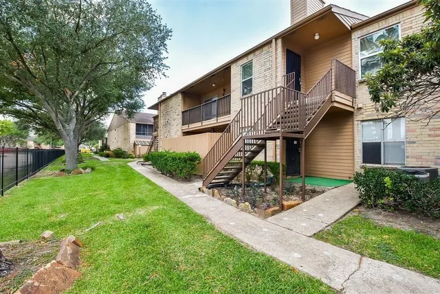 $135,000 | 10555 Turtlewood Court, Unit 405, Houston, TX 77072