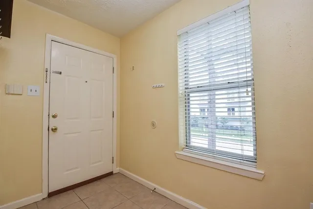 $135,000 | 10555 Turtlewood Court, Unit 405, Houston, TX 77072