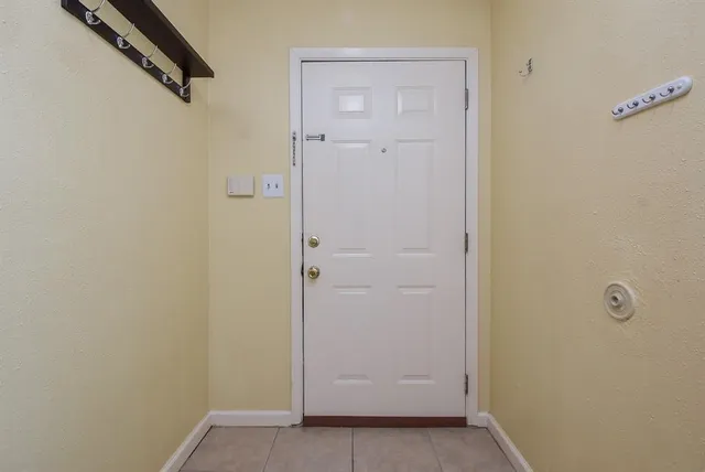 $135,000 | 10555 Turtlewood Court, Unit 405, Houston, TX 77072