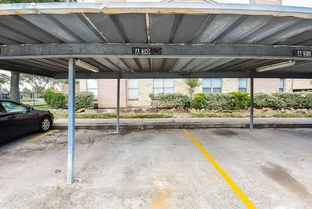 $135,000 | 10555 Turtlewood Court, Unit 405, Houston, TX 77072