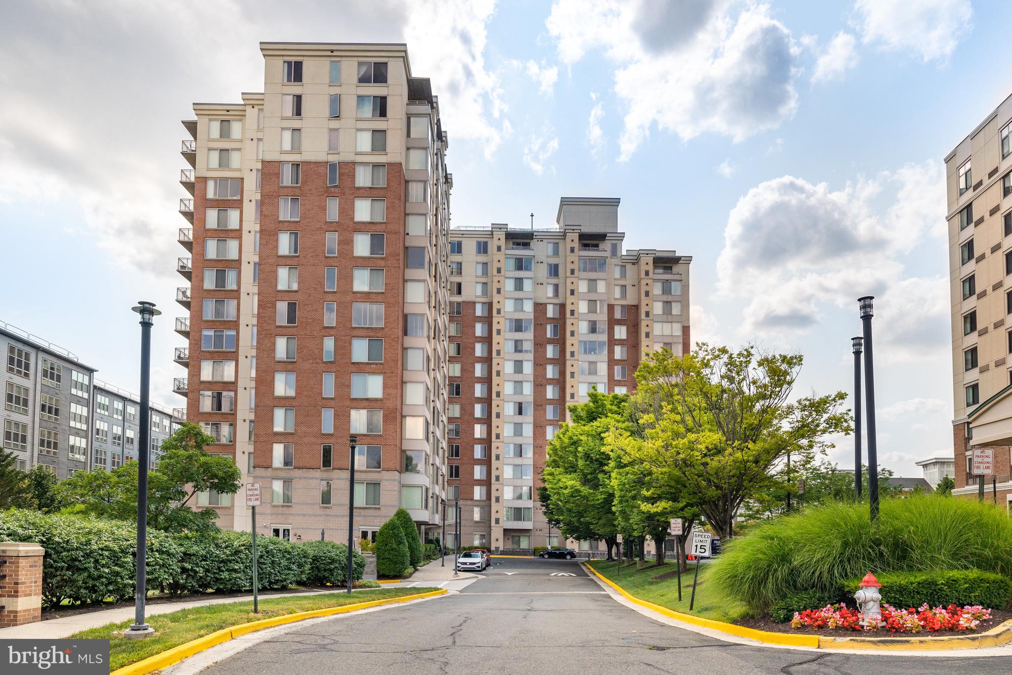 2726 Gallows Road, Unit 712 Vienna, VA 22180 - Photo 47 of 55 a view of a tall building