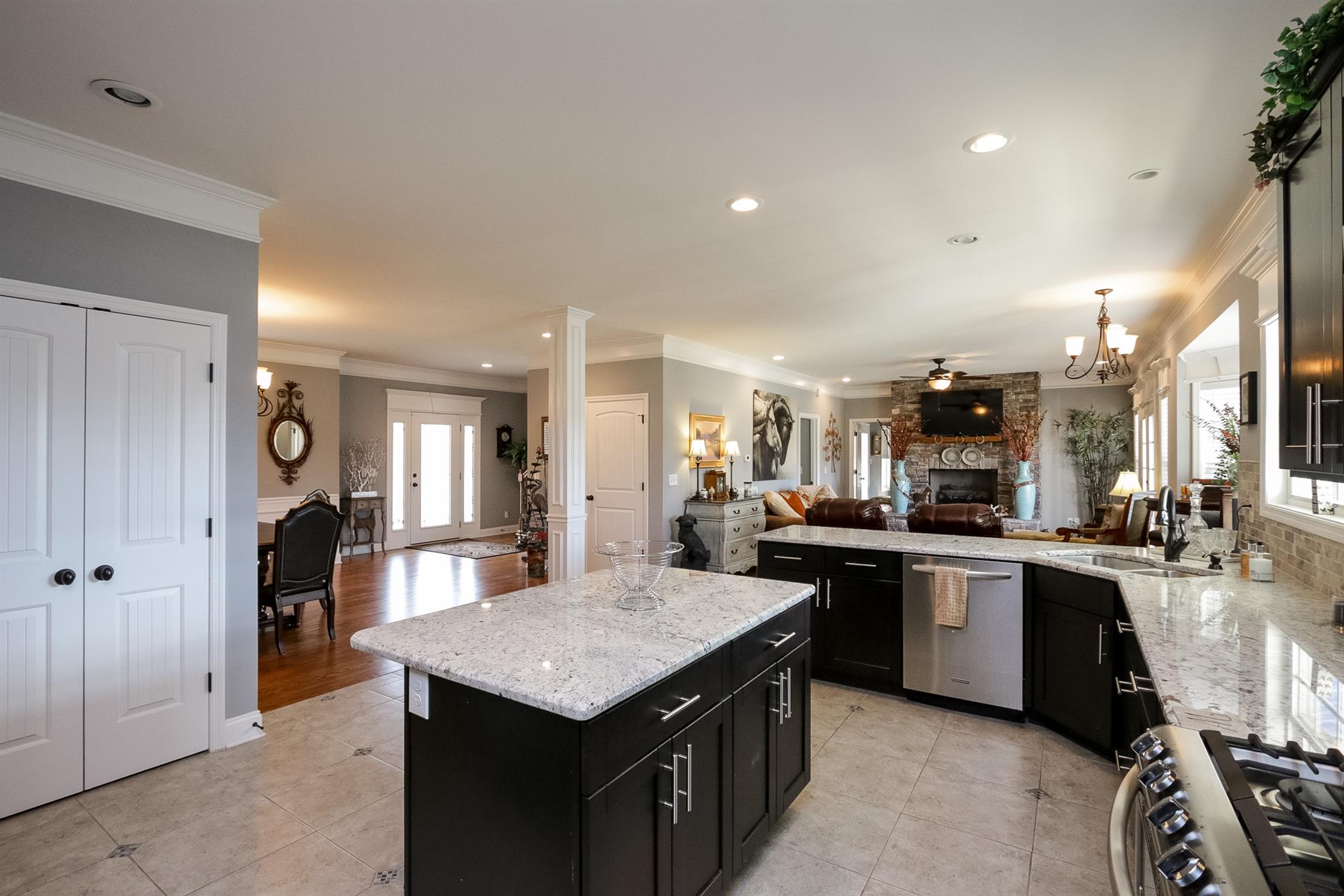 1069 Northern Road Mount Juliet, TN 37122 - Photo 8 of 30 a kitchen with lots of counter top space and appliances