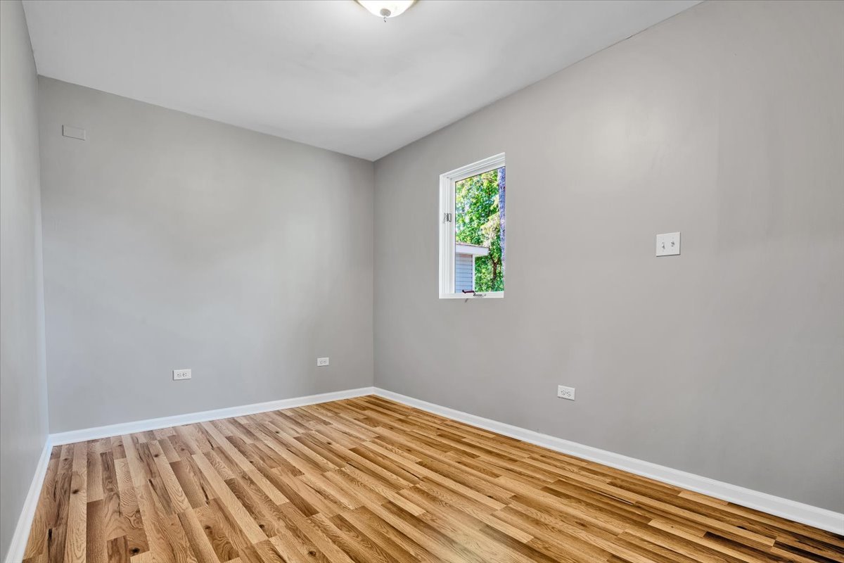 2425 Riverside Drive West McHenry, IL 60050 - Photo 12 of 30 Gallery Image 12