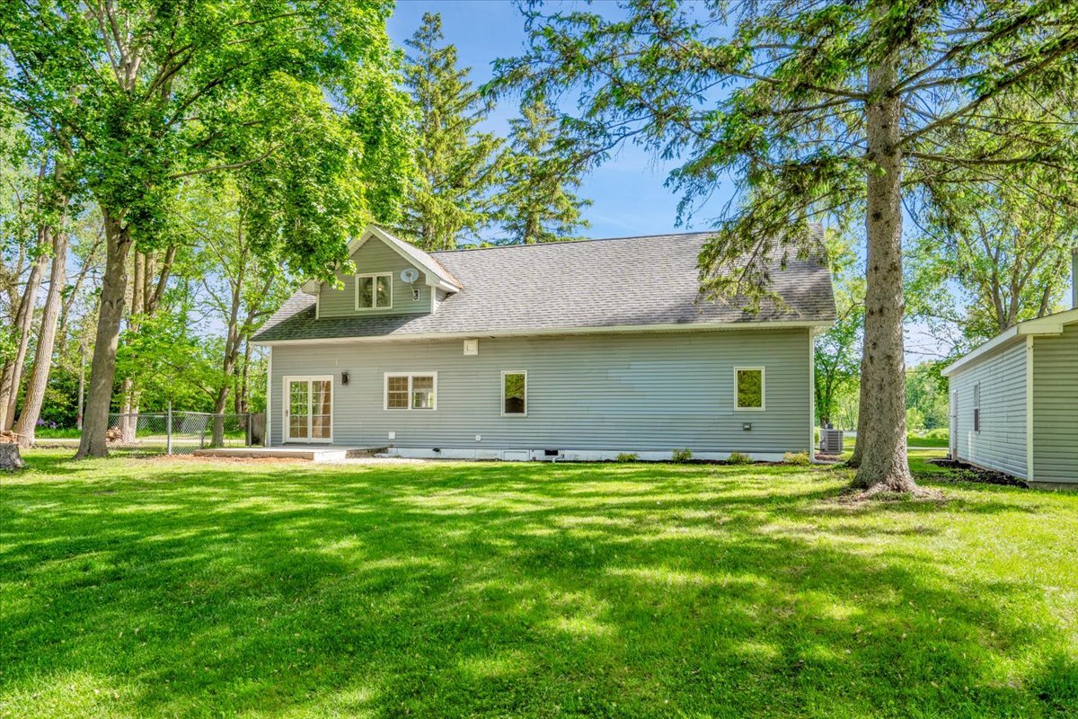 2425 Riverside Drive West McHenry, IL 60050 - Photo 17 of 30 Gallery Image 17