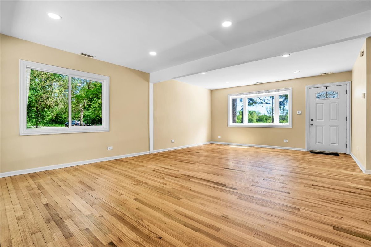 2425 Riverside Drive West McHenry, IL 60050 - Photo 3 of 30 Gallery Image 3