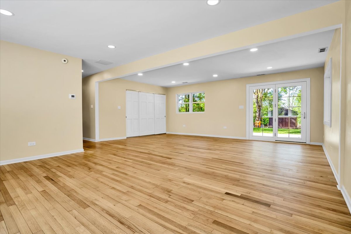 2425 Riverside Drive West McHenry, IL 60050 - Photo 4 of 30 Gallery Image 4