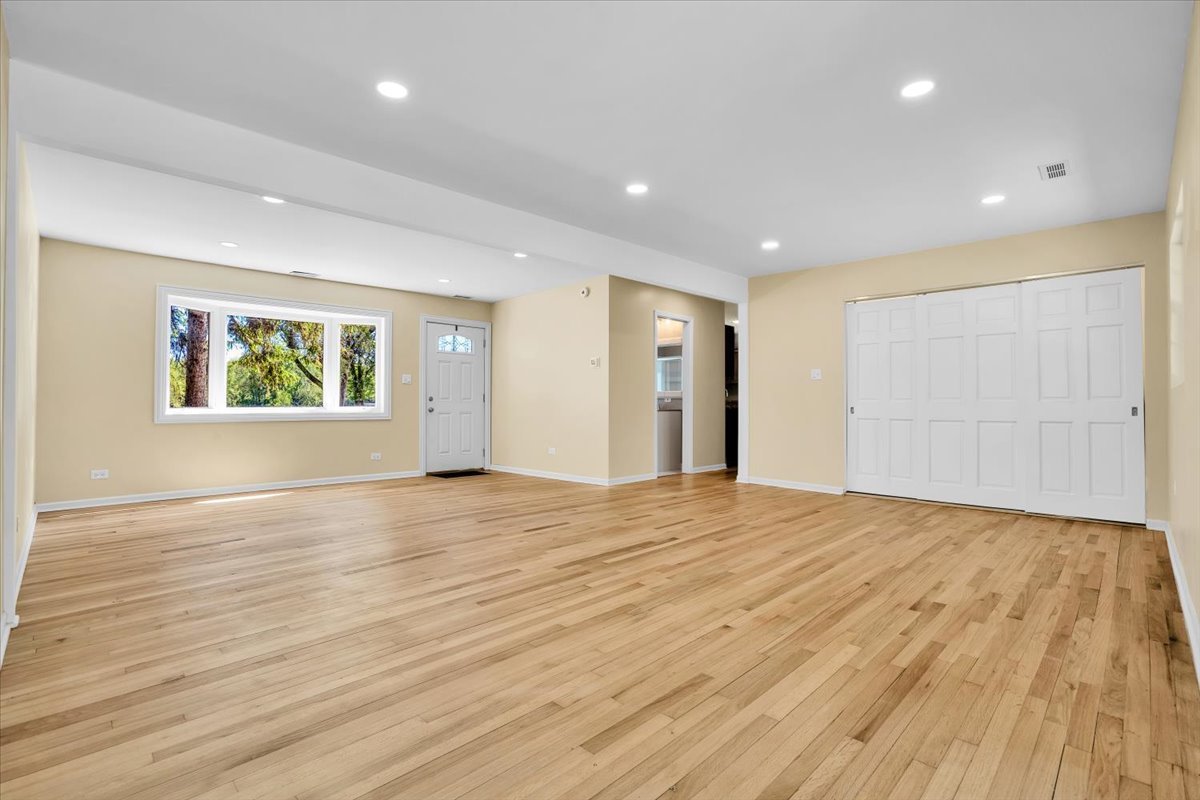 2425 Riverside Drive West McHenry, IL 60050 - Photo 5 of 30 Gallery Image 5