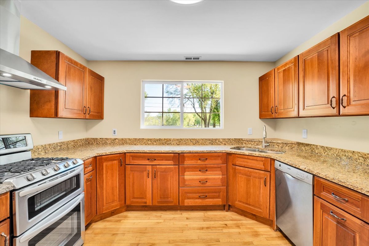 2425 Riverside Drive West McHenry, IL 60050 - Photo 8 of 30 Gallery Image 8