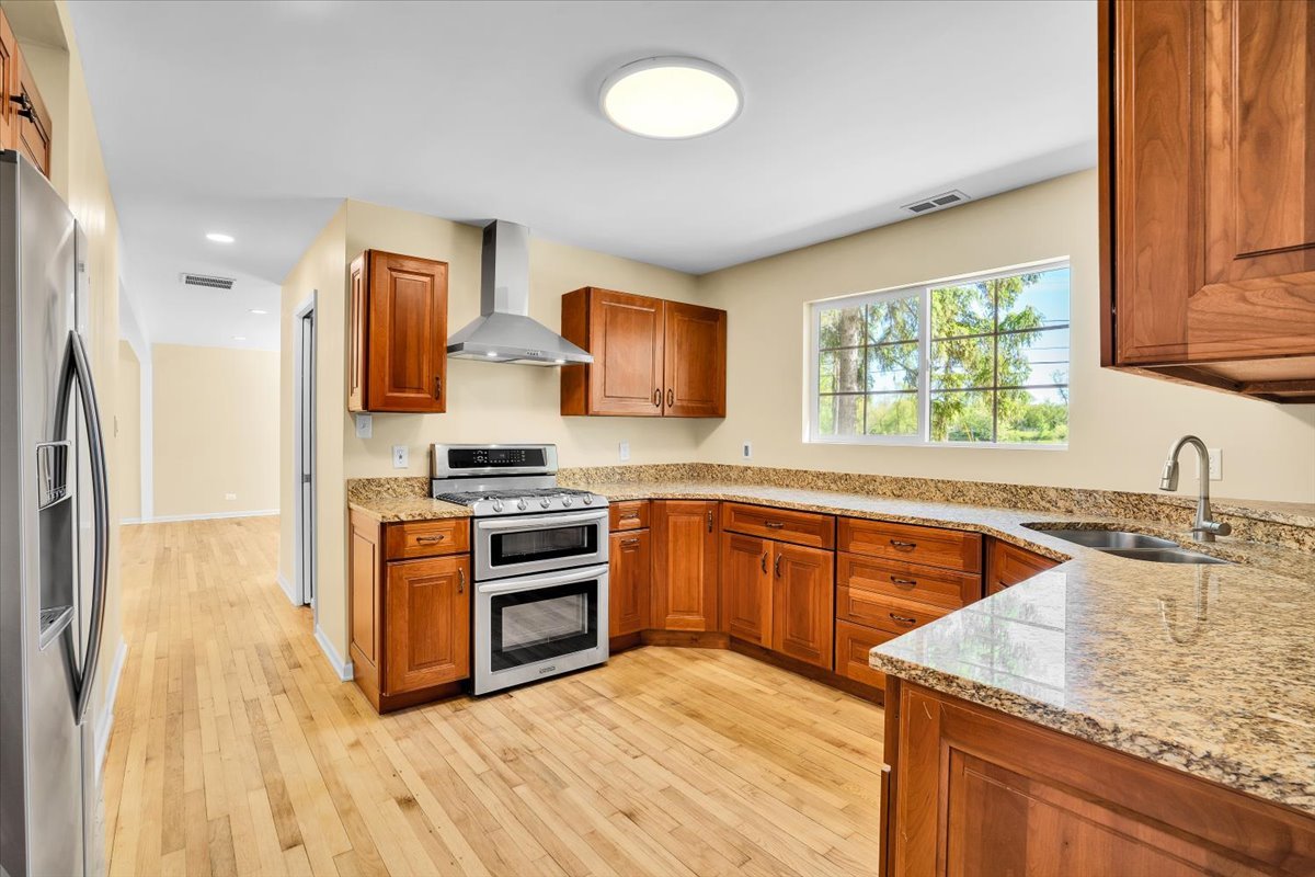 2425 Riverside Drive West McHenry, IL 60050 - Photo 9 of 30 Gallery Image 9