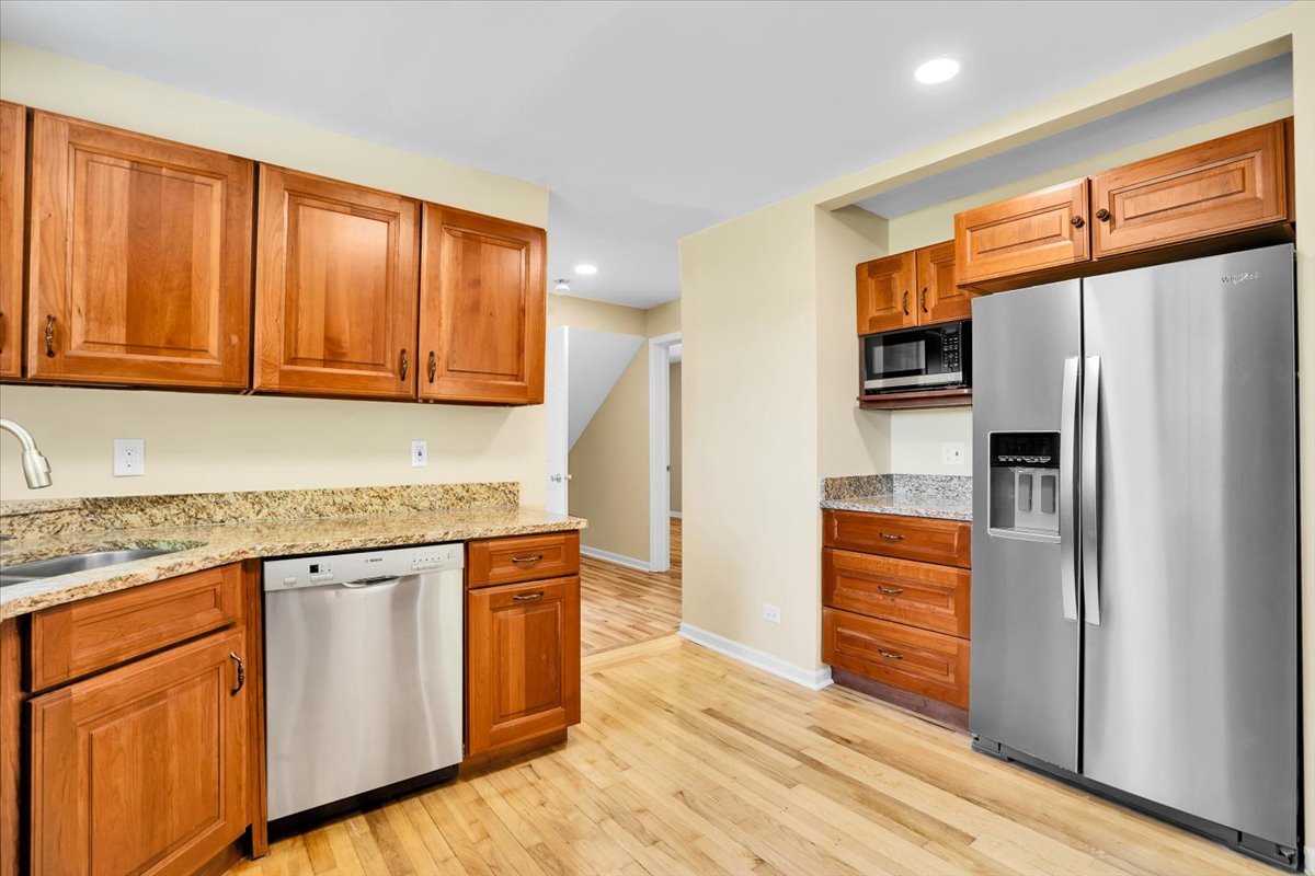 2425 Riverside Drive West McHenry, IL 60050 - Photo 10 of 30 Gallery Image 10