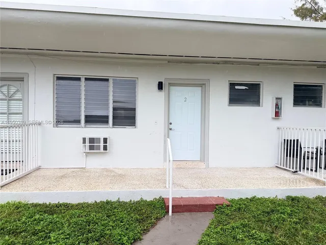 $2,000 | 145 South Shore Drive, Unit 2, Miami Beach, FL 33141