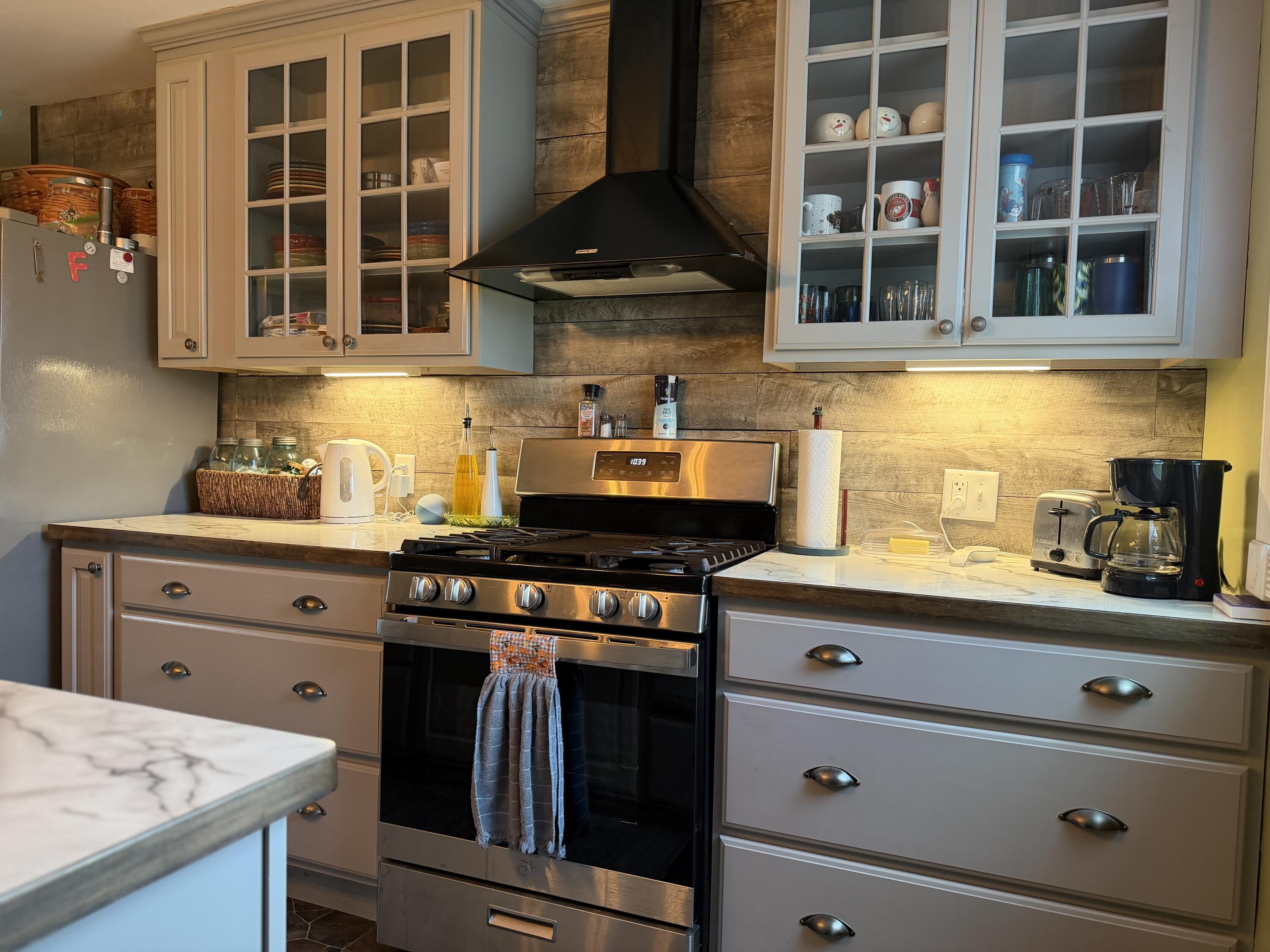 8488 Beard Road Avoca, MI 48006 - Photo 2 of 28 Kitchen