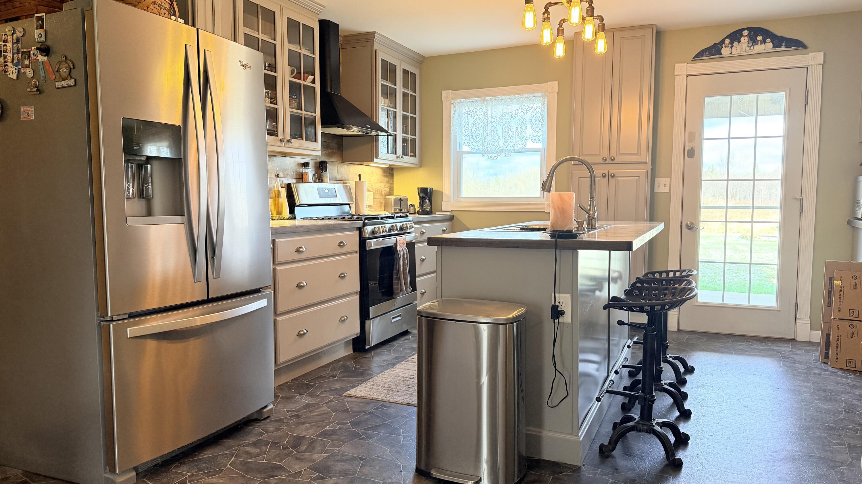 8488 Beard Road Avoca, MI 48006 - Photo 3 of 28 Kitchen