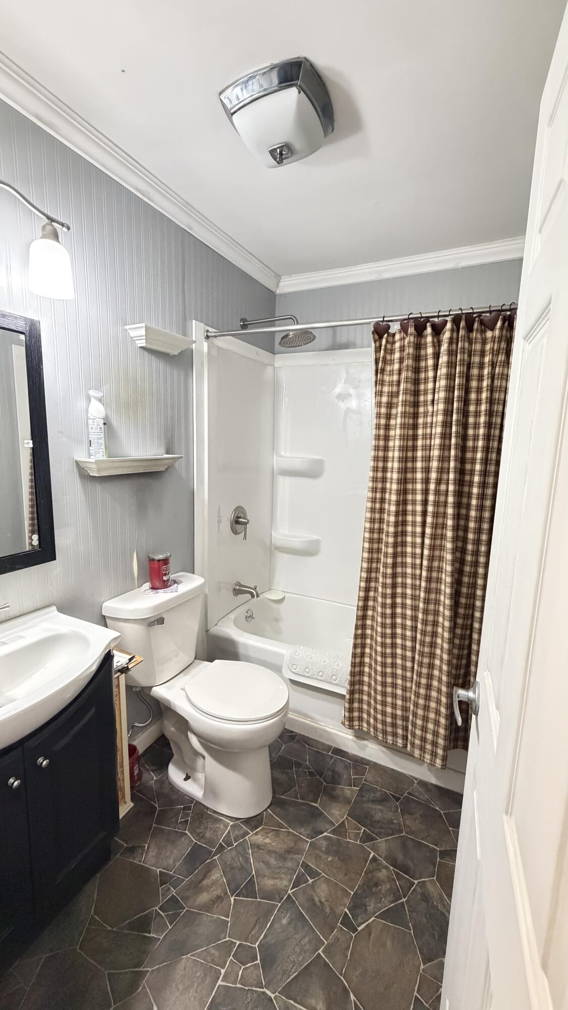 8488 Beard Road Avoca, MI 48006 - Photo 9 of 28 Main bathroom