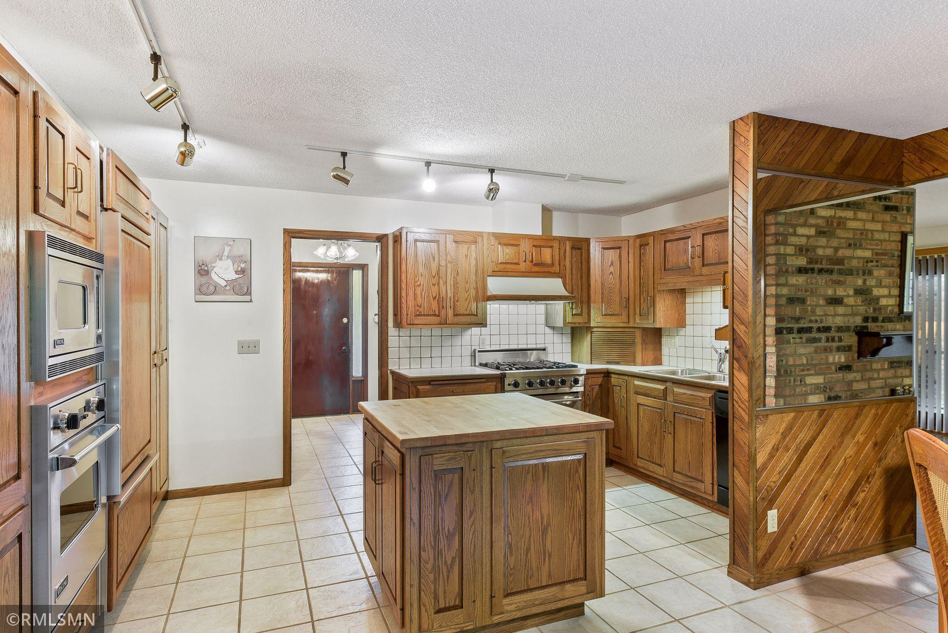8789 Basswood Road Eden Prairie, MN 55344 - Photo 10 of 36 Gallery Image 10