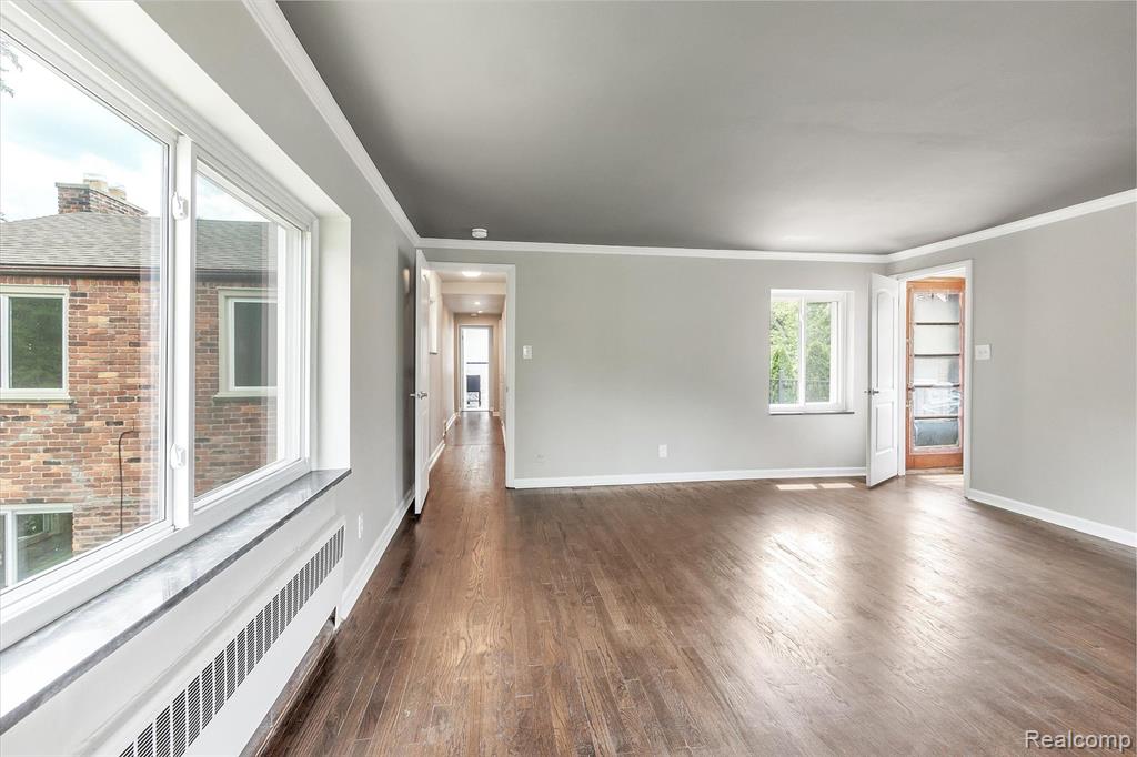 1058 Roslyn Road Grosse Pointe Woods, MI 48236 - Photo 20 of 43