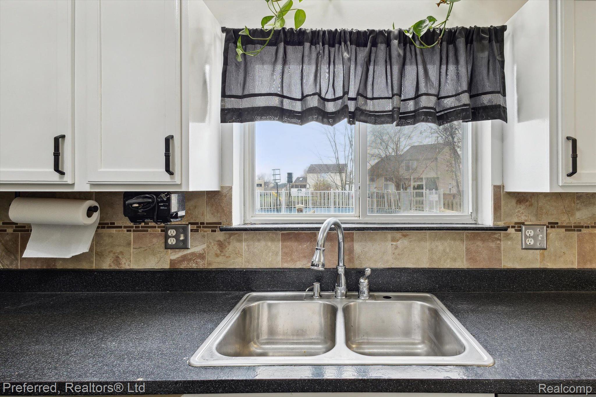 52119 Rivard Road New Baltimore, MI 48047 - Photo 15 of 38 Gallery Image 15