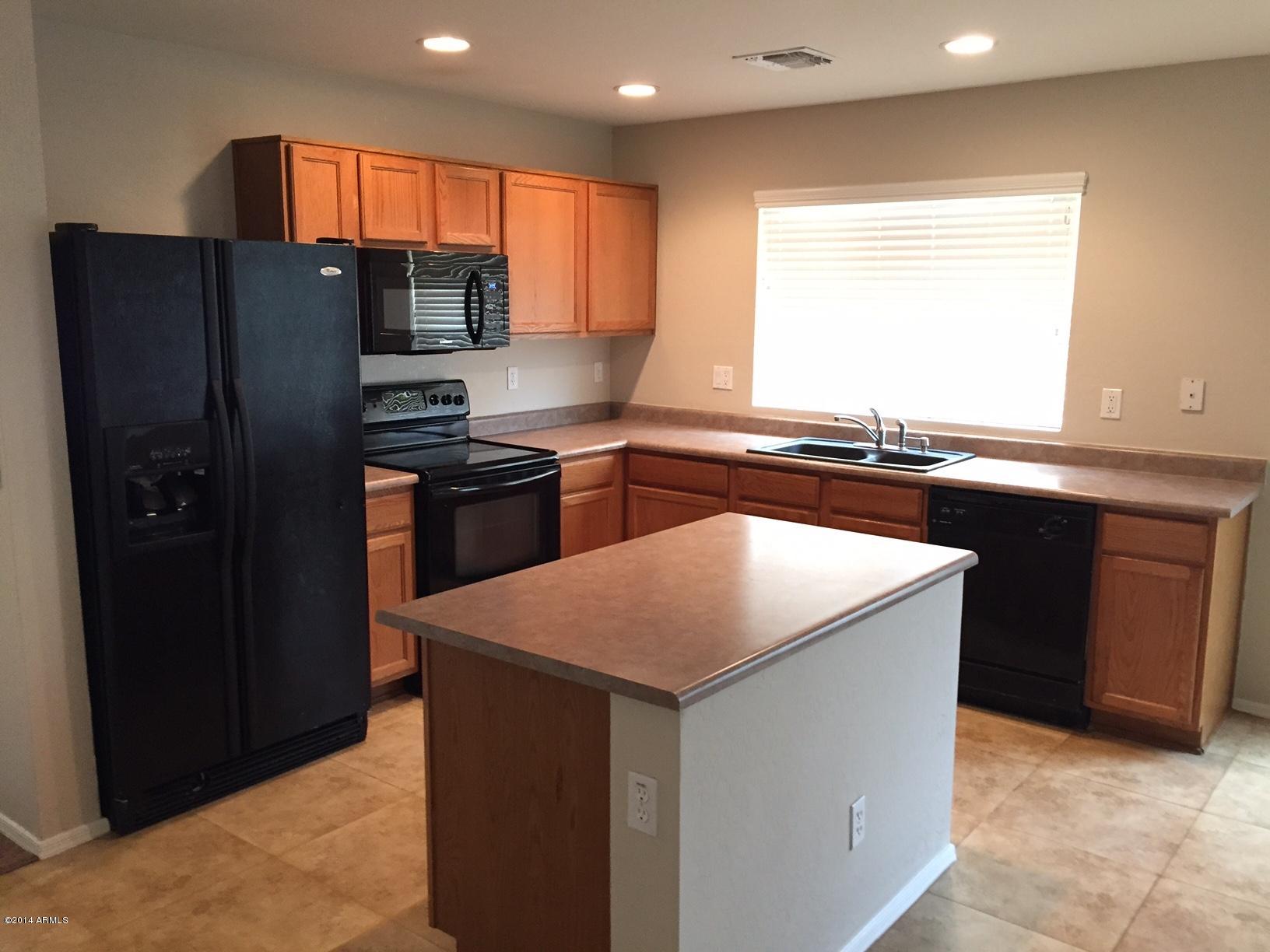 3115 West Alta Vista Road Phoenix, AZ 85041 - Photo 4 of 27 Kitchen (2)